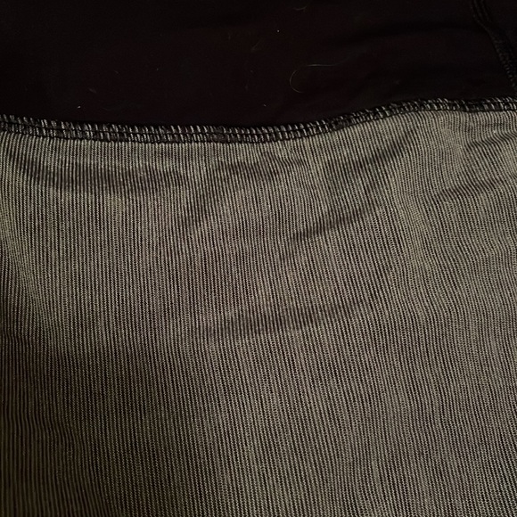 Lululemon Navy Speed Up Shorts - Picture 2 of 6
